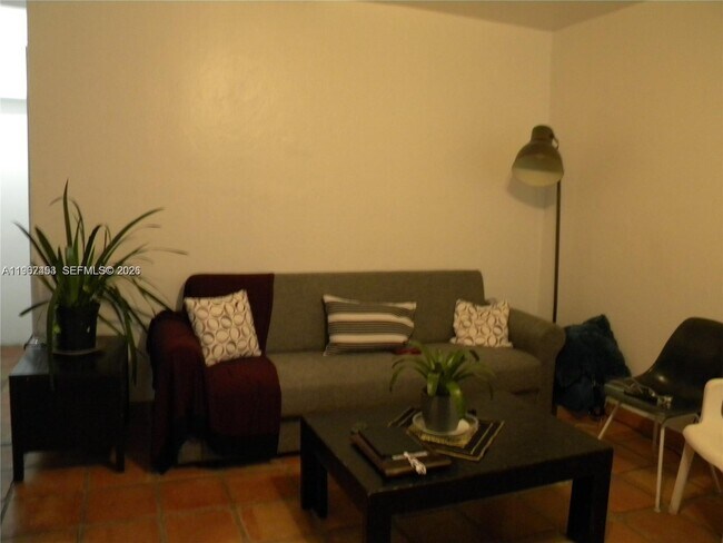 Building Photo - 3475 SW 1st Ave