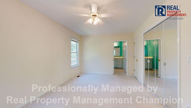 Building Photo - Vintage 3 Bedroom 2 Bathroom in the coveted Fairfield Harbour Subdivision!