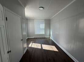 Building Photo - 223 W North St