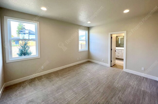 Building Photo - Gorgeous newly built in 2022 4 BR home in ...