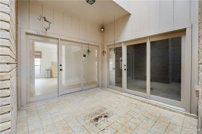 Building Photo - 411 Zinnia Ave