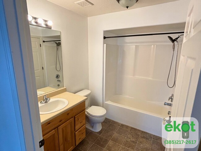 Building Photo - 8176 N Cedar Springs Rd