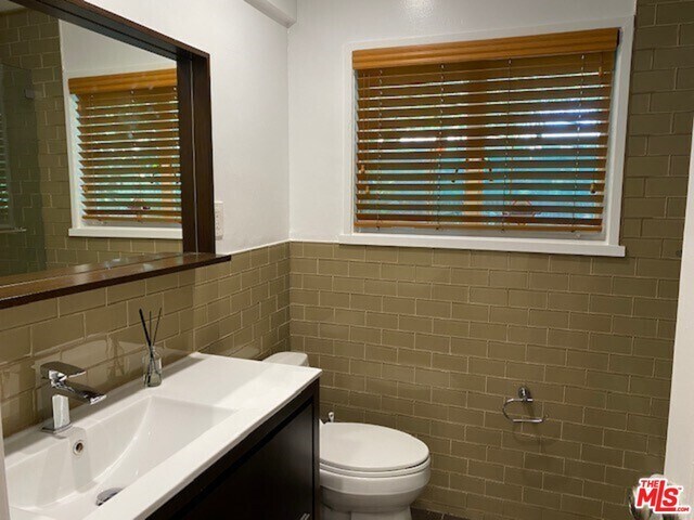 Building Photo - 5180 Village Green