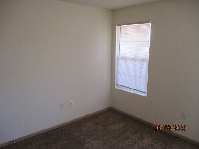 Building Photo - 913 Westridge Dr