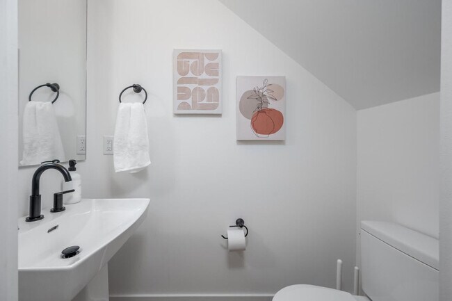 Building Photo - 2019 James St