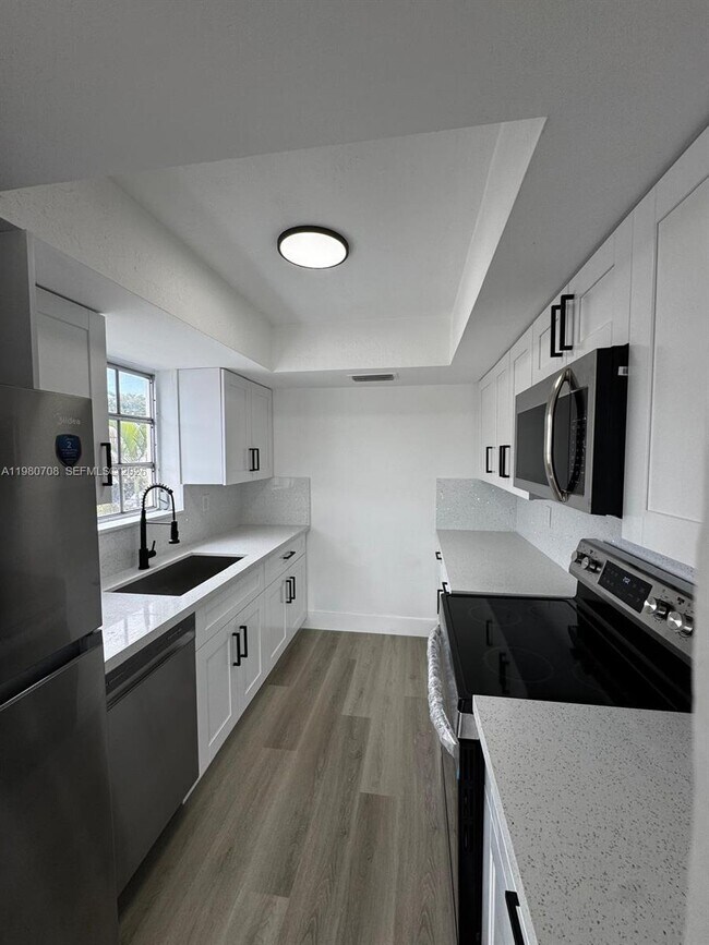 Building Photo - 11840 NE 19th Dr