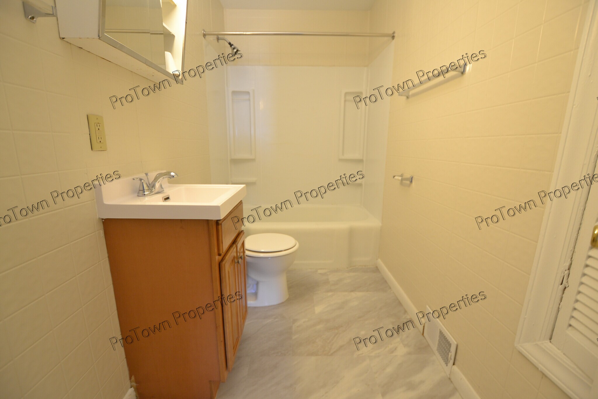 Building Photo - 10 5th Ave