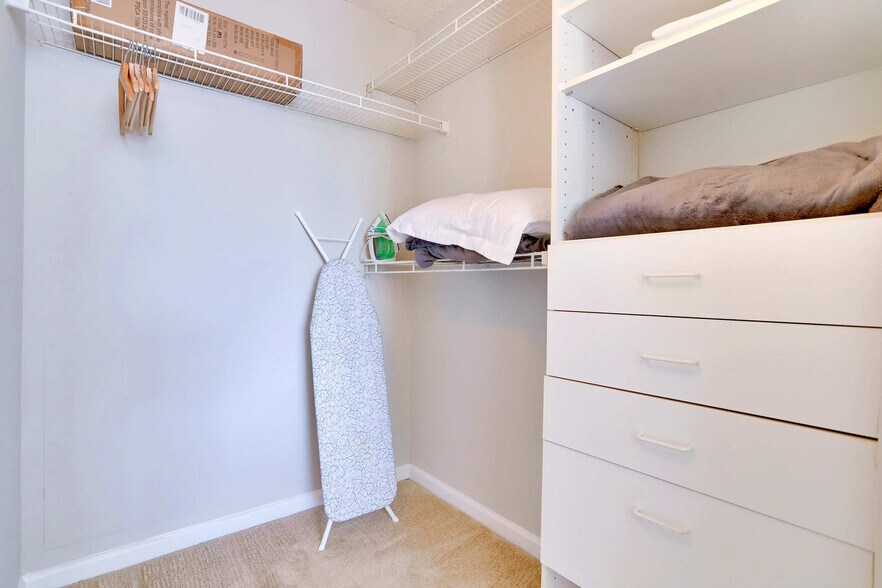 Building Photo - 401 12th St S