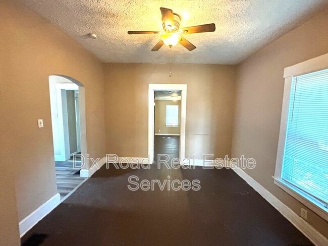 Building Photo - 2204 Hill Ave