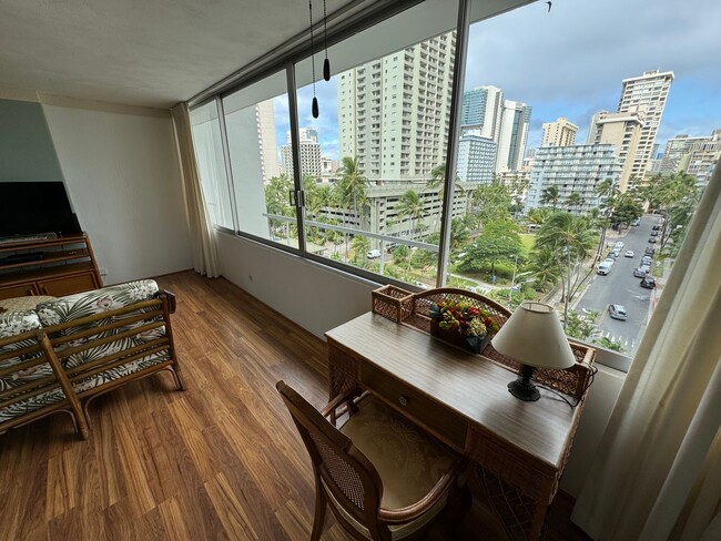 Building Photo - Seaside Towers fully furnished one bedroom...