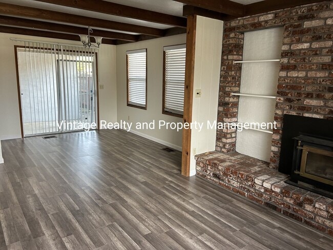 Building Photo - Back On The Rental Market Update 3 Bedroom Home With A Swimming Pool!!!