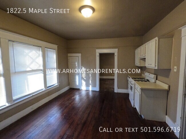 Building Photo - 1822.5 Maple St