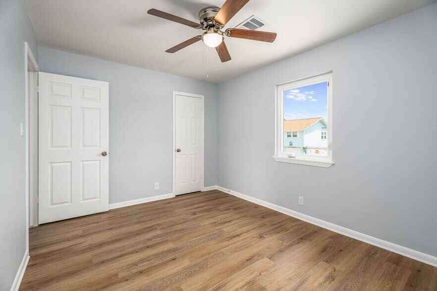 Building Photo - 901 Bonita Dr