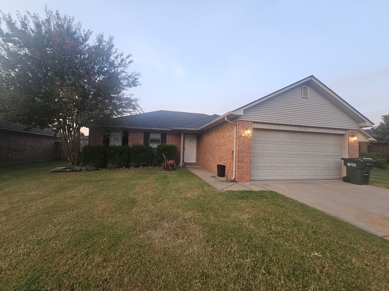 Building Photo - 4530 Graham Dr