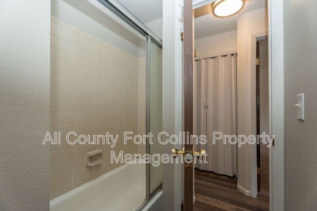 Building Photo - 1209 W Plum St