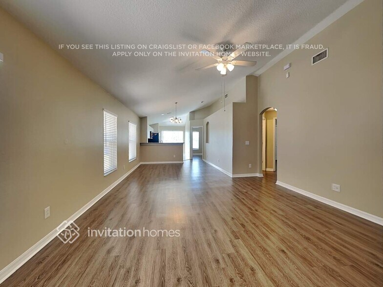 Building Photo - 10618 Lakeside Vista Dr
