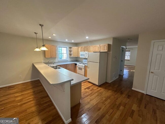 Building Photo - 685 Garibaldi St SW