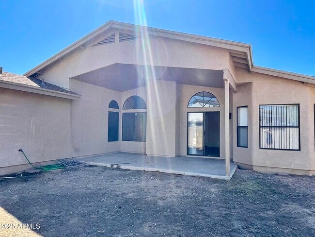 Building Photo - 6502 W Paradise Ln