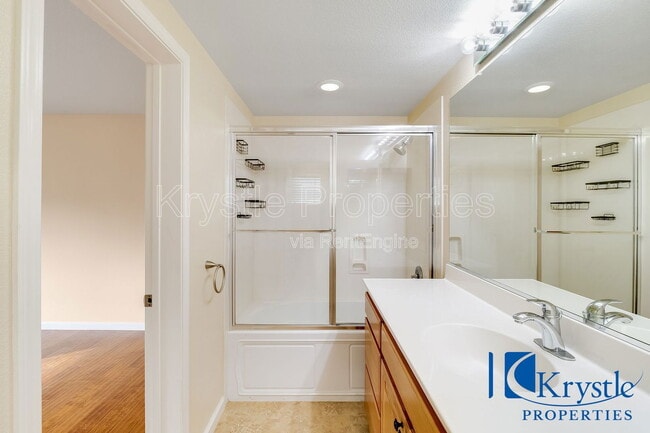 Building Photo - 664 Julmar Cir