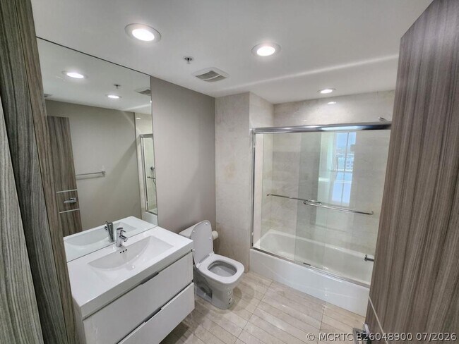Building Photo - 17301 Biscayne Blvd