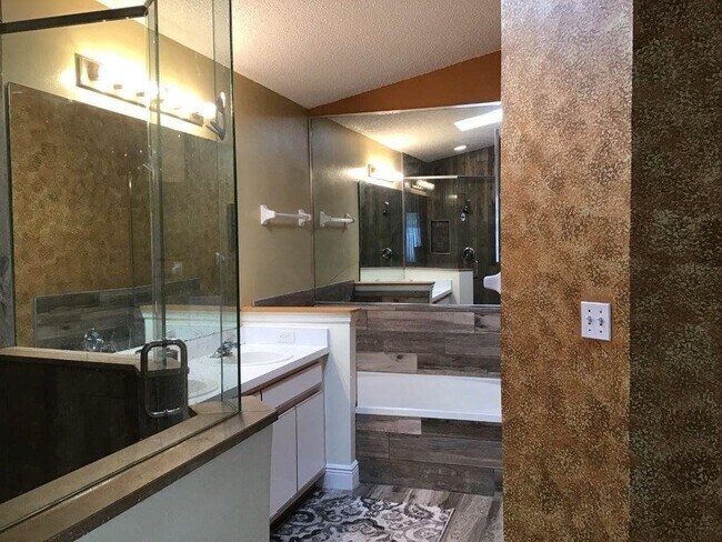 Building Photo - 176 Dahlia Village Cir