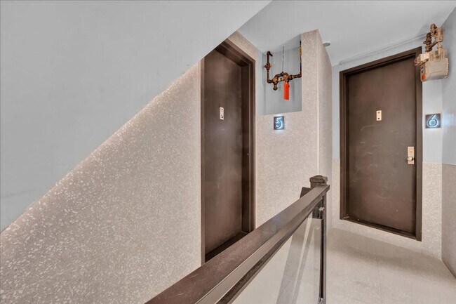 Building Photo - 120 Mulberry St