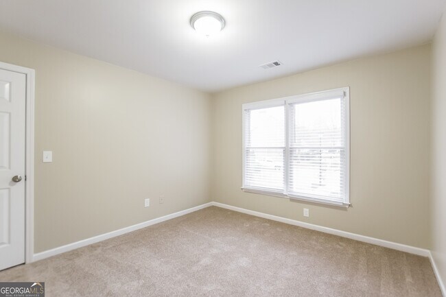 Building Photo - 2485 Worthington Dr