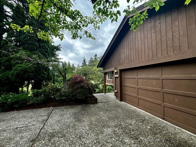 Building Photo - Amazing Lake Forest Park Home