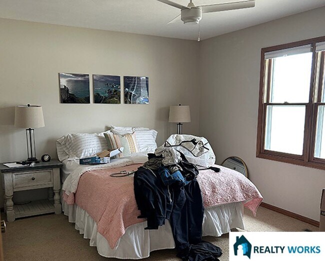 Building Photo - Beautiful 3 Bed Townhome!