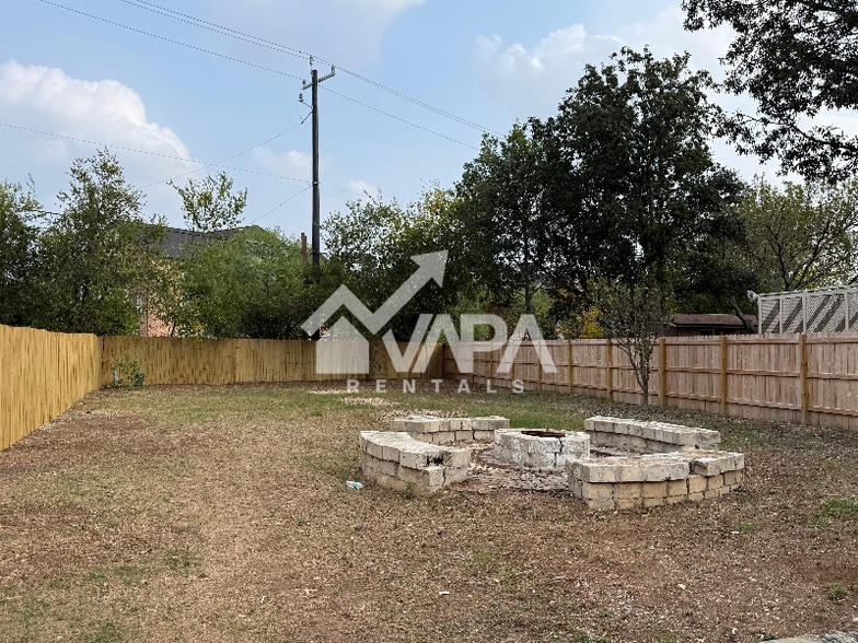 Building Photo - 2606 Jade Hill