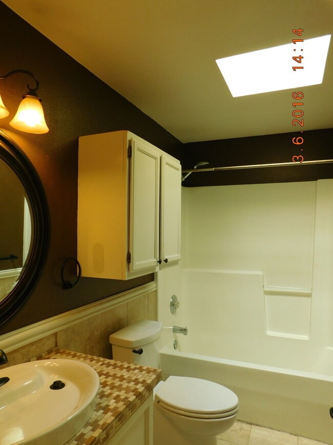 Building Photo - Beautifully Custom Updated 3BD/1.5BA Home ~ Gorgeous Kitchen & Master Bedroom!