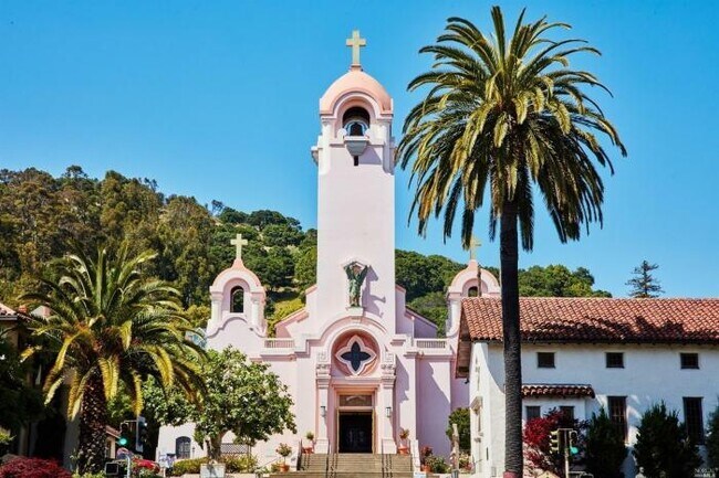 Building Photo - 2 bedroom in San Rafael CA 94901