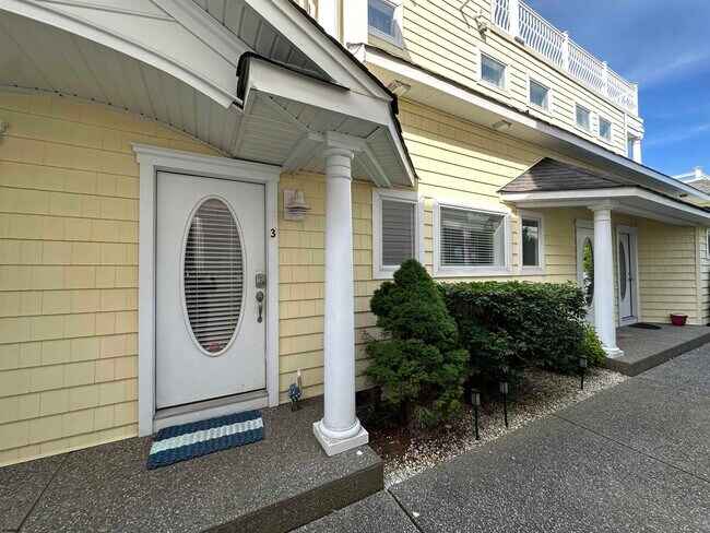 Building Photo - 3913 Ocean Ave