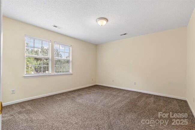 Building Photo - 3834 Thomas Ridge Dr