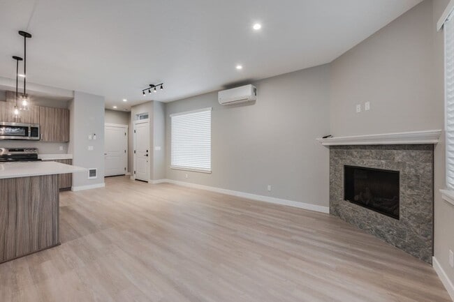 Building Photo - Beautiful Home in CDA for Rent