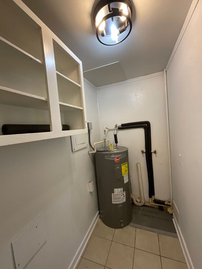 Building Photo - ****Rent Special***** 50% off the first rent charge payment. Ask for details!