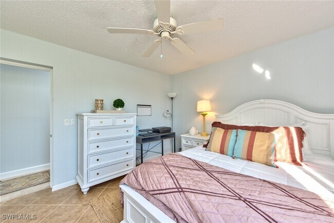 Building Photo - 3655 Boca Ciega Dr