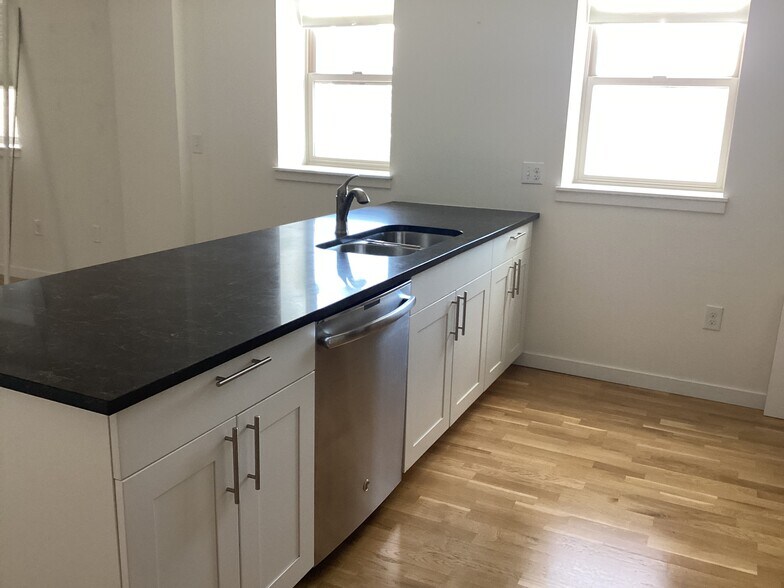 Building Photo - 2835 W Parkside Pl