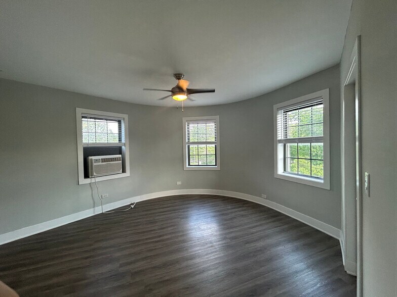 Building Photo - 730 Judson Ave