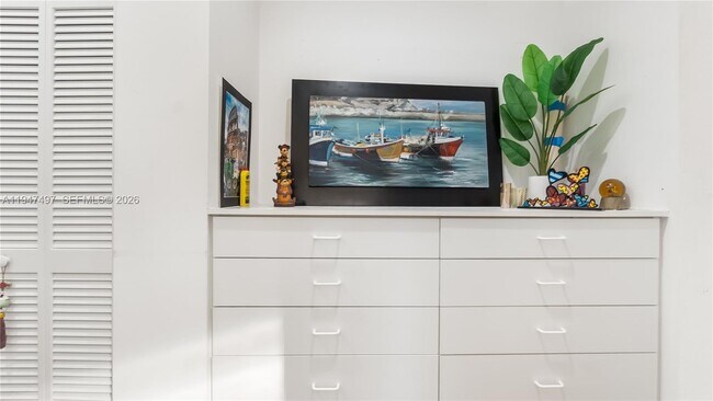 Building Photo - 2633 Oakbrook Dr