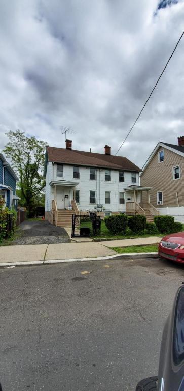 Building Photo - 436-436 Valley Rd