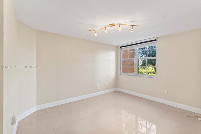 Building Photo - 19655 E Country Club Dr