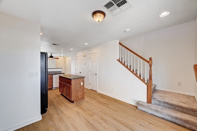 Building Photo - 9065 Diamond Bridge Ave