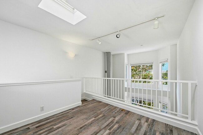 Building Photo - 14 Jennifer Pl