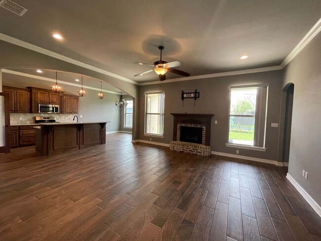 Building Photo - Stunning 4-Bedroom 3-Bath Home for Lease i...