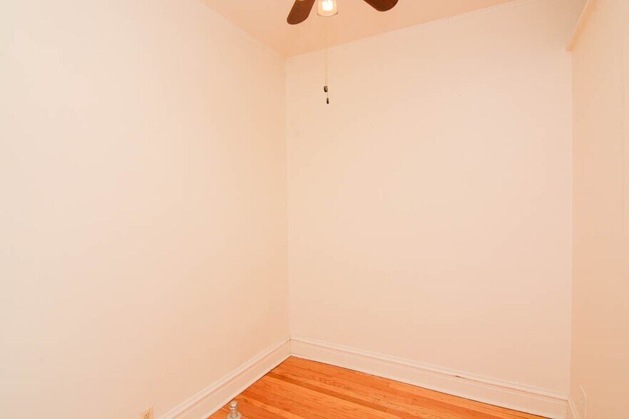 Building Photo - 4311 N Francisco Ave