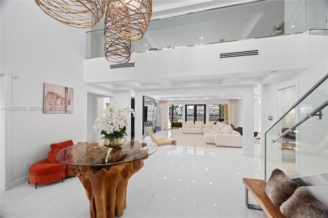 Building Photo - 513 Palm Dr