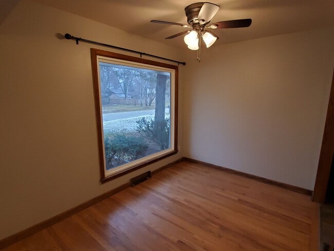 Building Photo - Brown Deer 3 bedroom ranch