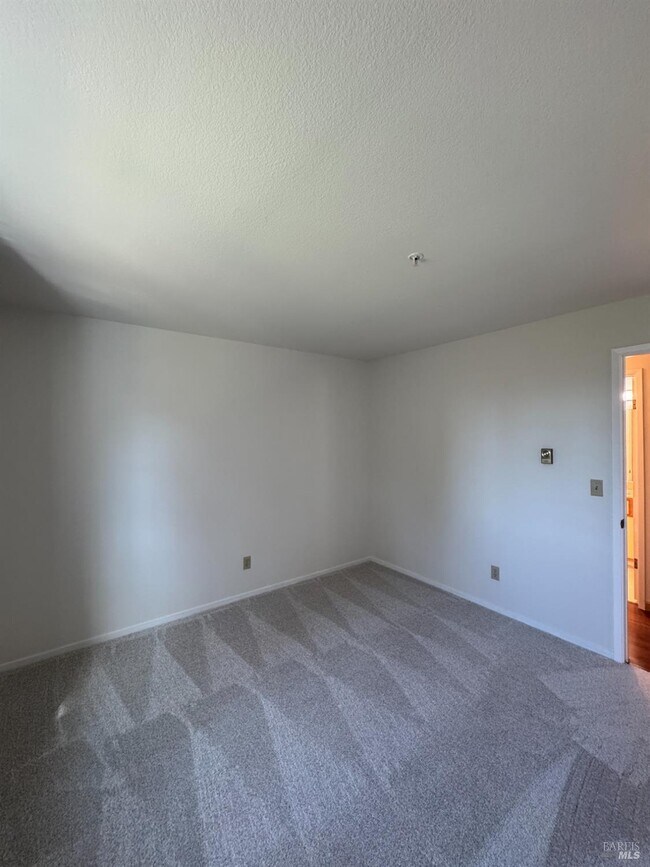 Building Photo - 375 Lighthouse Dr