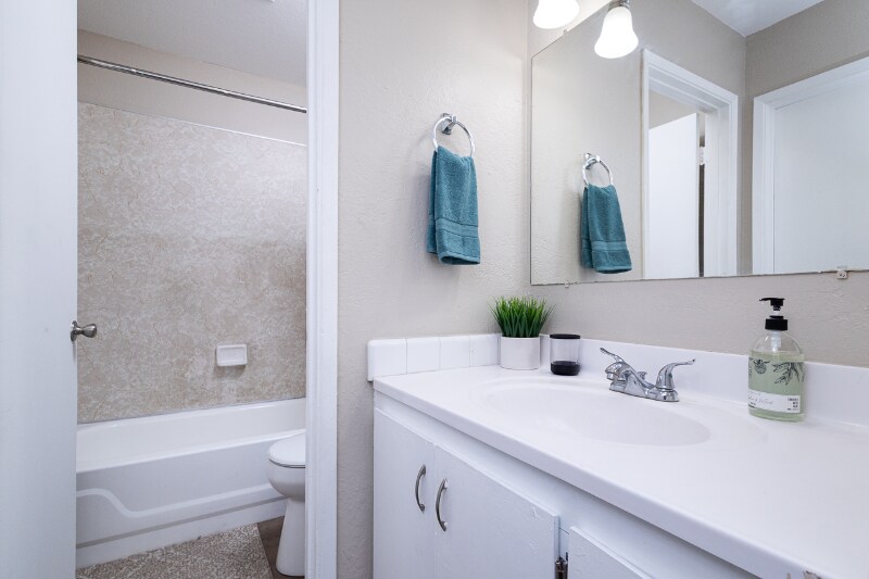 Building Photo - 1517 Nogales St